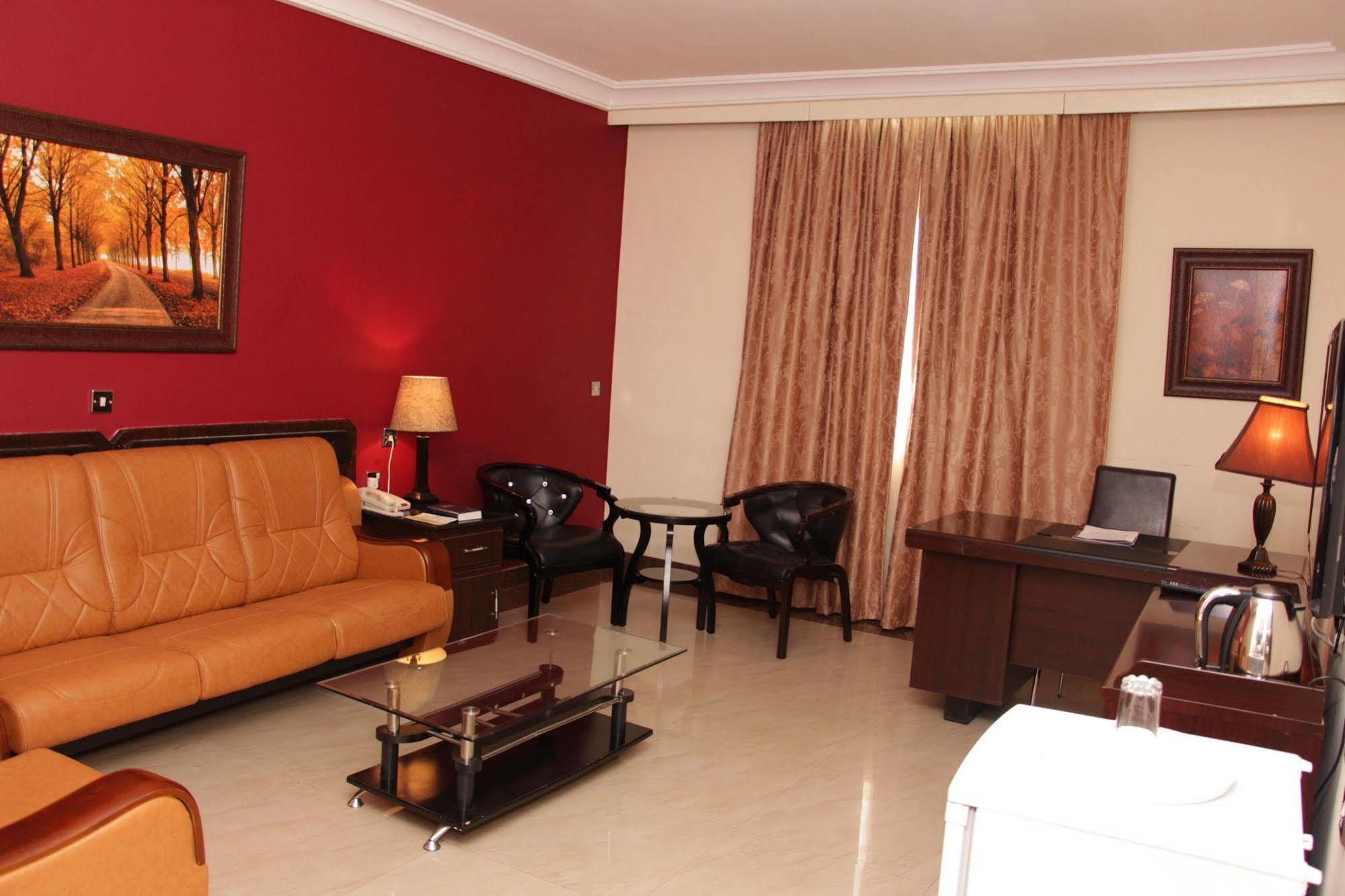 Agura Hotel Abuja Esterno foto
