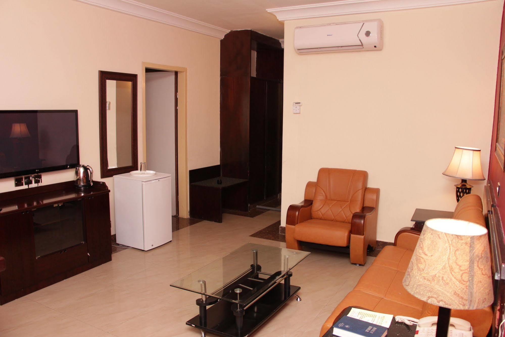Agura Hotel Abuja Esterno foto