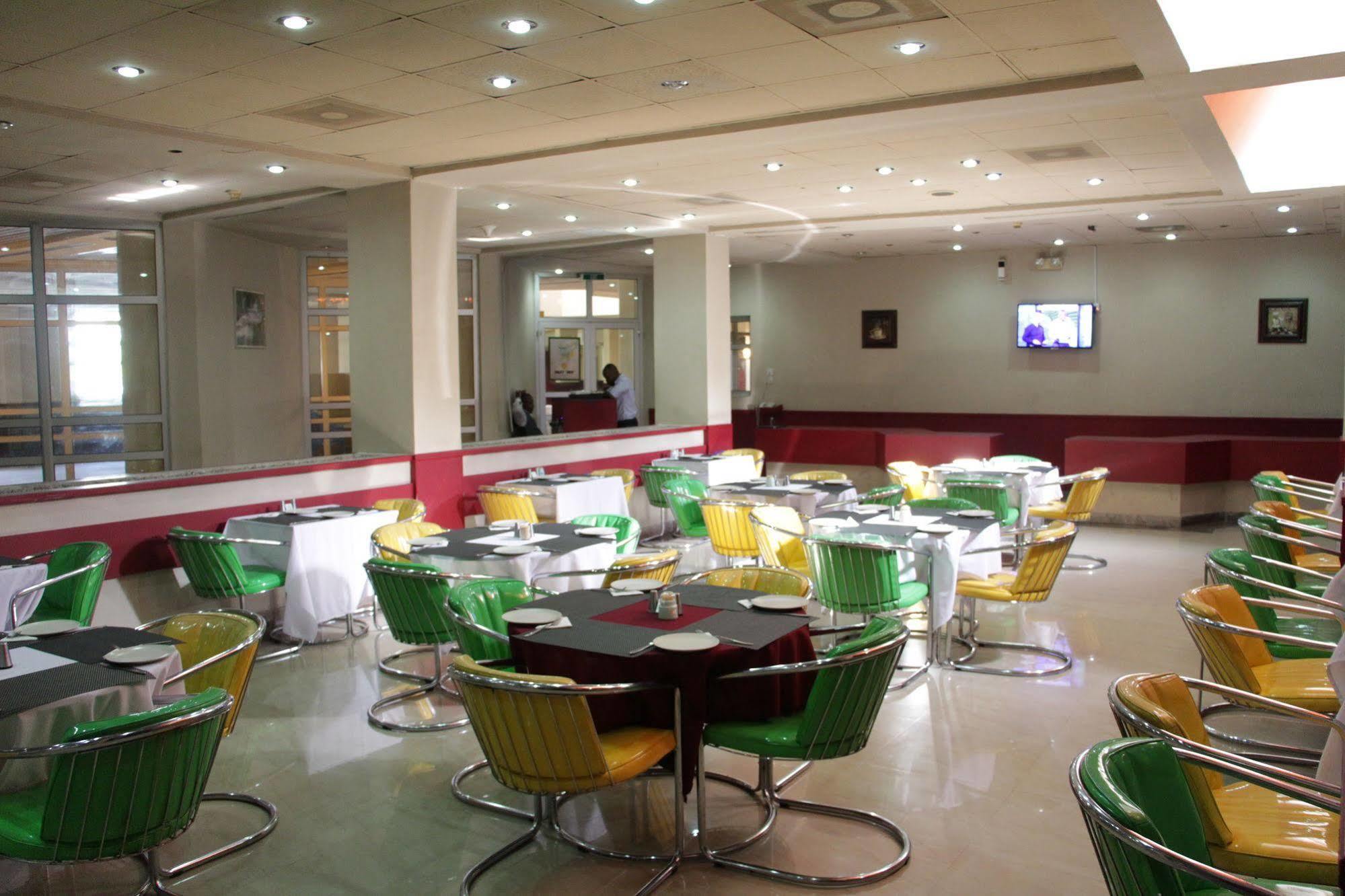 Agura Hotel Abuja Esterno foto